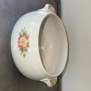 Vintage Hall’s kitchenware